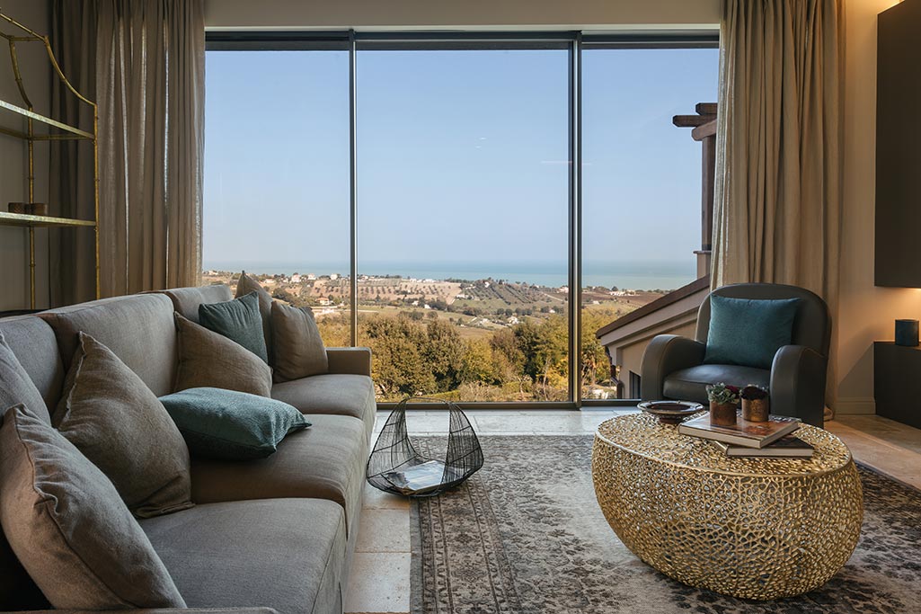 Entrance-Lounge_First-view-from-front-door_Villa-Olivo_Photo-credit-Andrea-Volpini-1.jpg