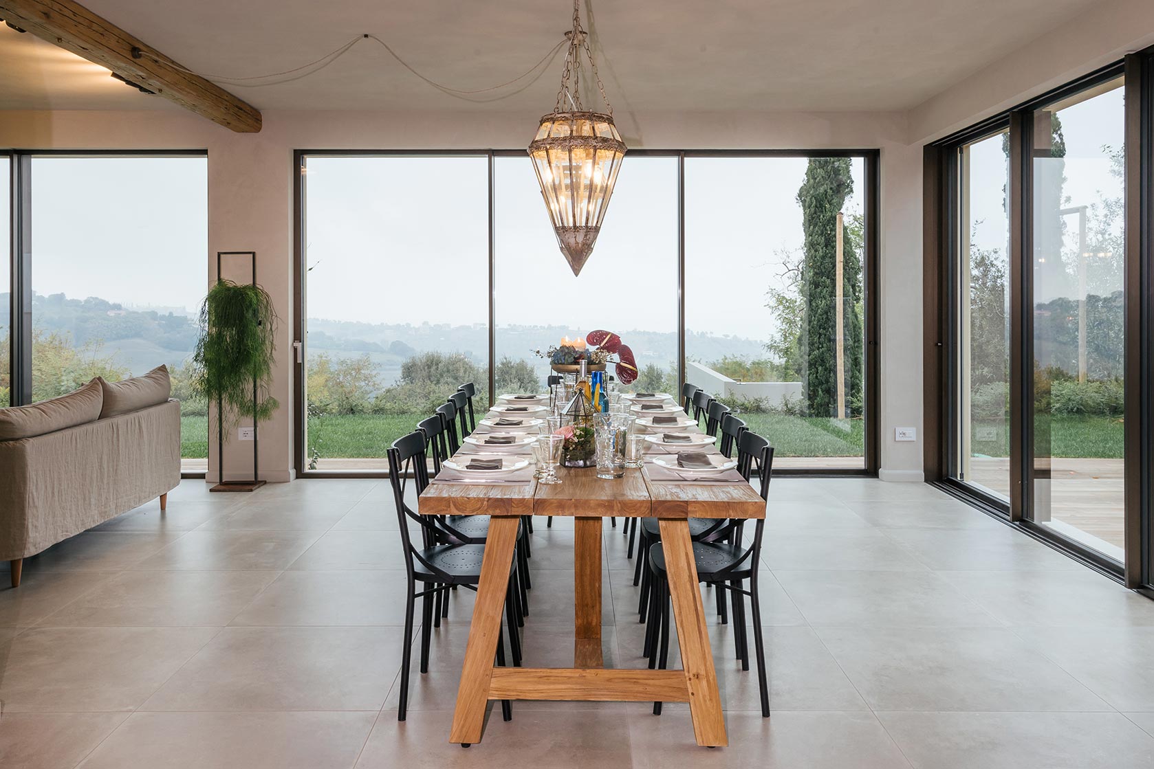 Informal-dining-space-with-floor-to-ceiling-windows.jpg